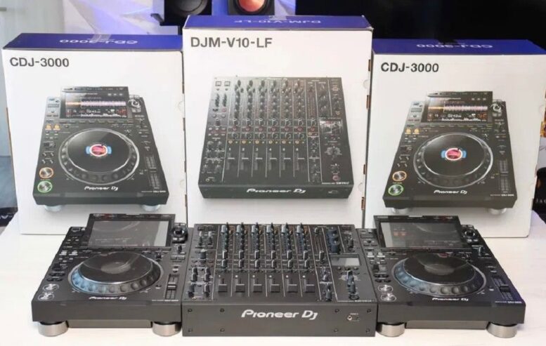 Pioneer CDJ-3000, Pioneer DJ DJM-A9 , Pioneer CDJ-2000NXS2, Pioneer DJM-900NXS2, Pioneer DJ DJM-V10-LF , Pioneer DJ DJM-S11, Denon DJ Prime 4+ , Allen & Heath Xone:96,   PLAYdifferently MODEL 1,